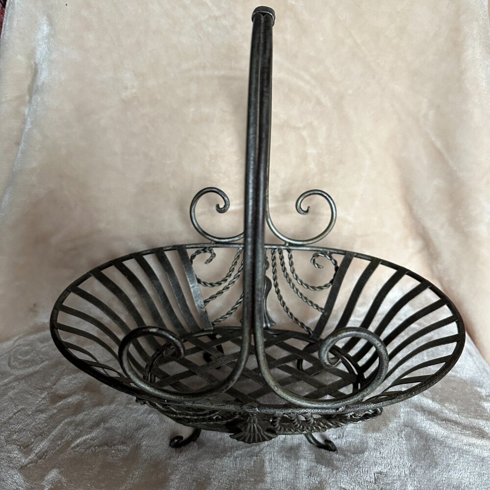 Fruit Basket / Plant Centerpiece Vintage Metal Ornate Scrollwork EUC Oval